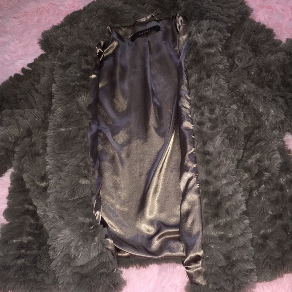 Short fuzzy chocolate brown coat - Picture 2 of 3